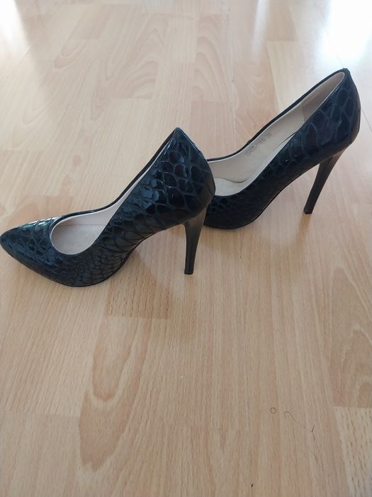 Дамски обувки с висок ток