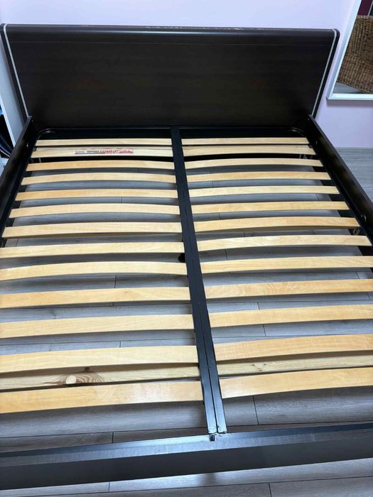 Спалня. Обзавеждане. Легло. Подматрачна рамка