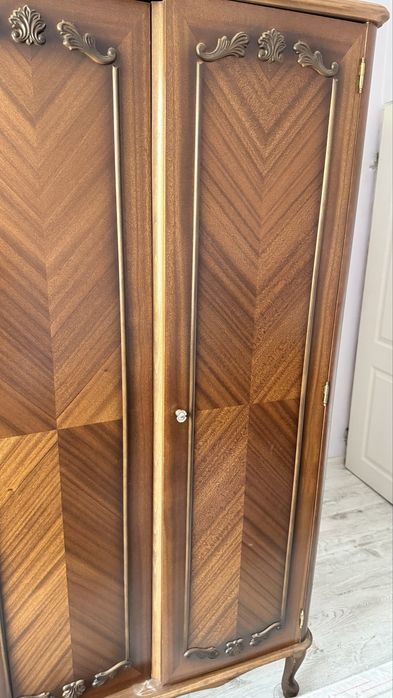 Ретро гардероб - масивна дървесина