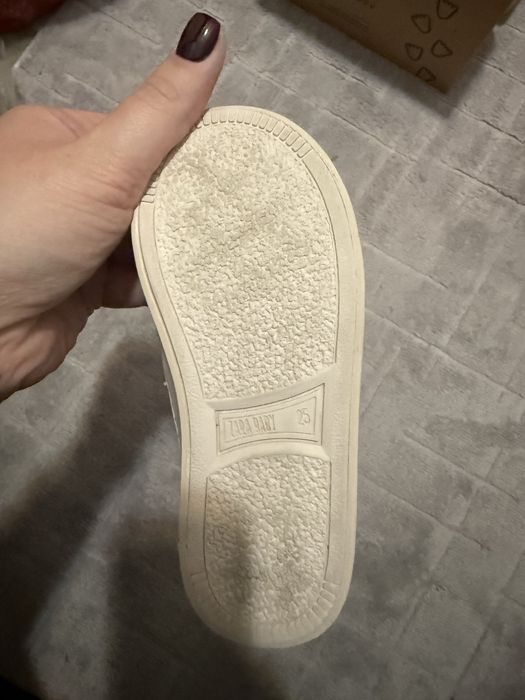 Обувки зара.