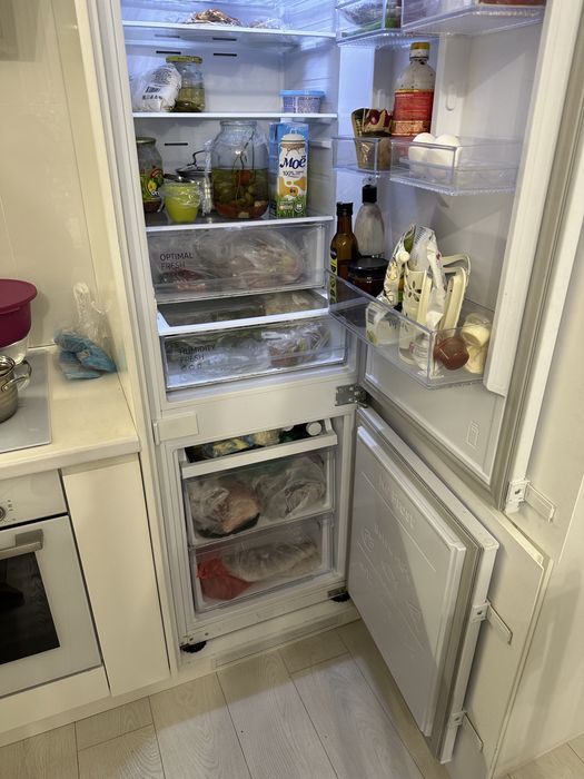 Продается встроенный холодильник