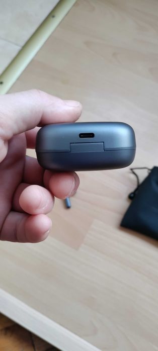 Безжични Bluetooth слушалки със зареждащ кейс