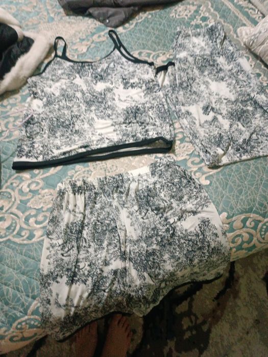 Ayollar pijamadi sotiladi