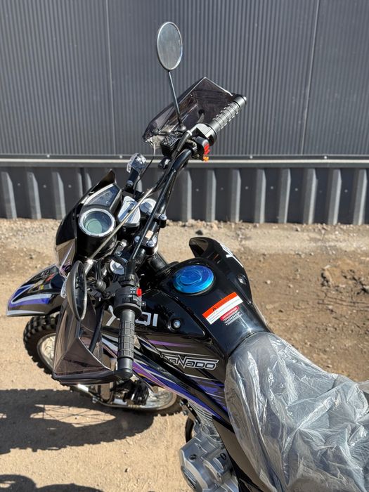 Мотоцыкл Yaqi.