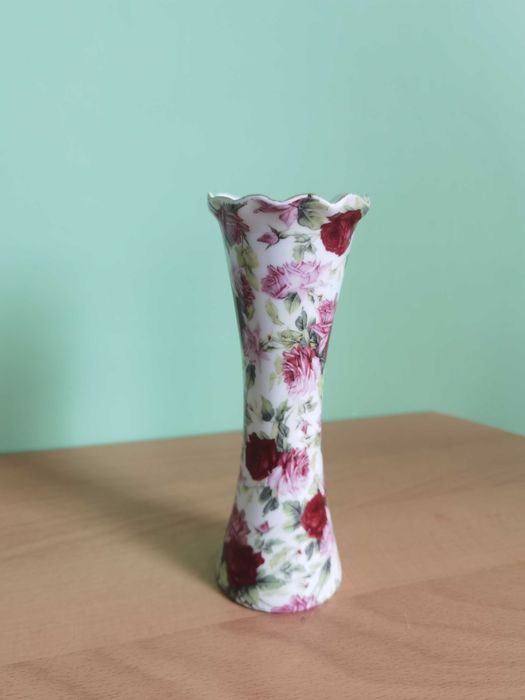 Красива ваза с рози