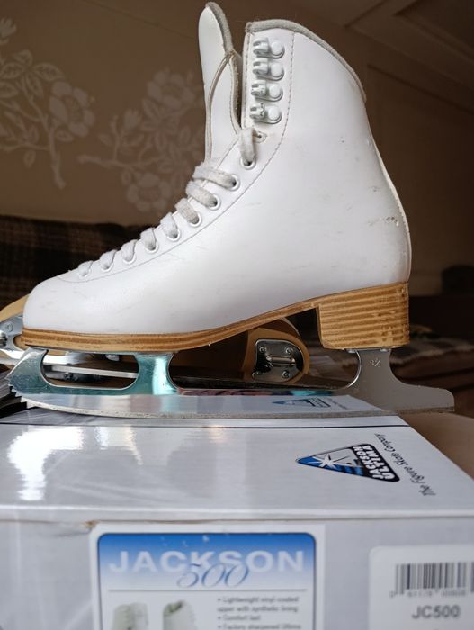 Коньки  Джекман размер 240 (37).