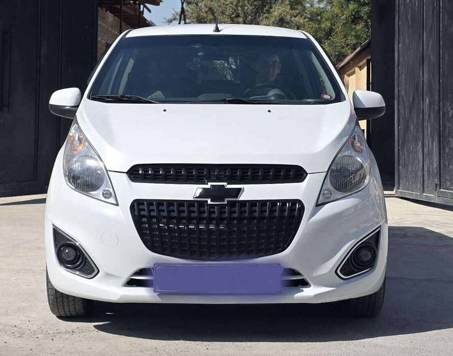 Chevrolet Spark sotiladi.