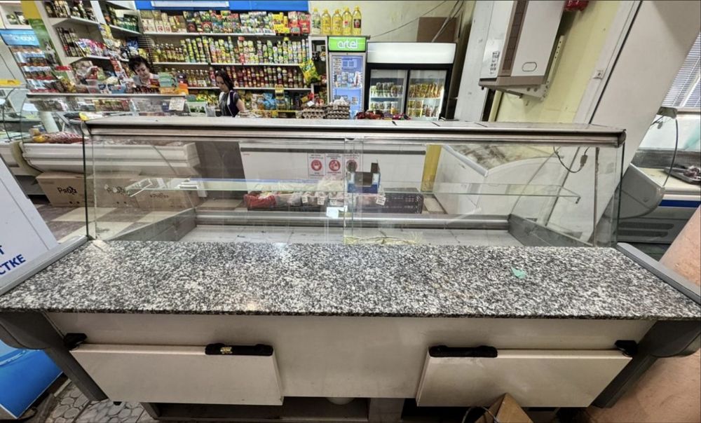 Продается винтринный холодильник