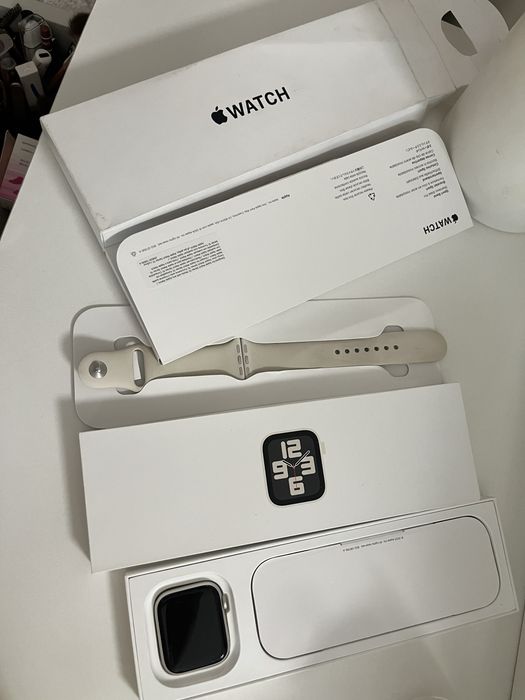 Продам apple watch SE. Золотистый