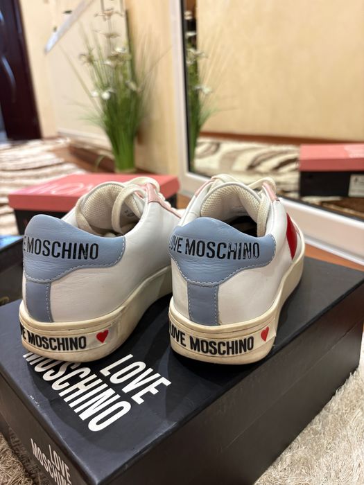 Кецове Love Moschino и боти  естествен пух