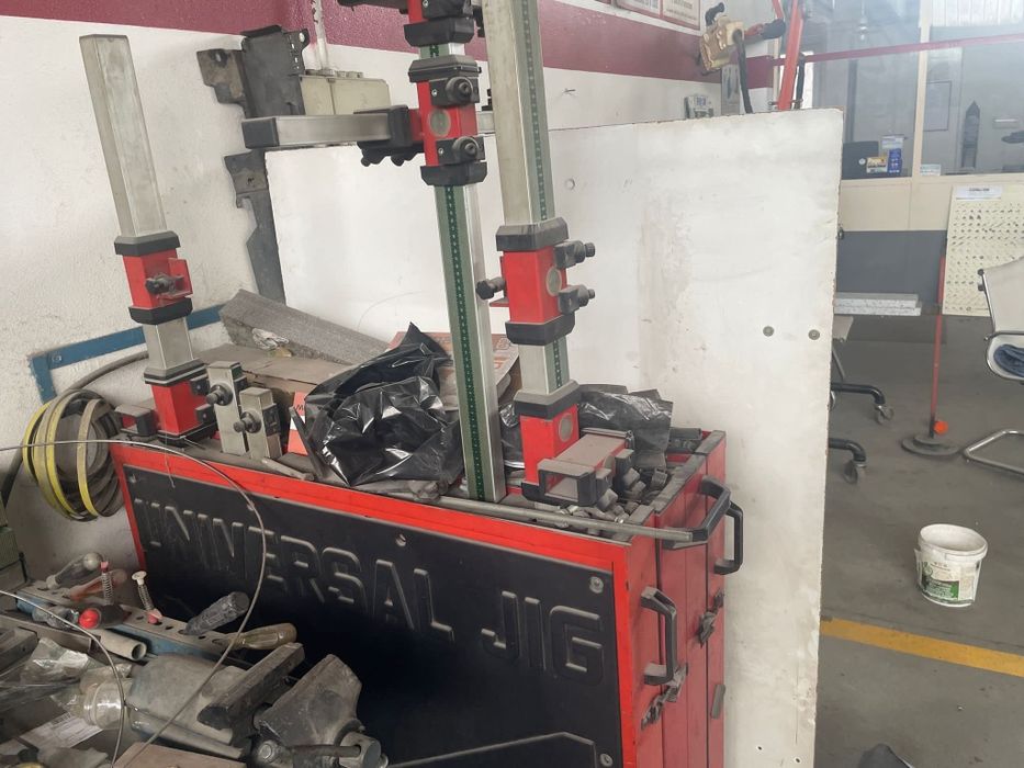 Stand Elevator pt îndreptat caroserii auto și autoutilitare