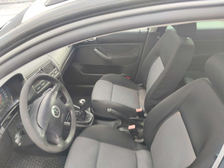 Unic proprietar vand  Vw Golf  / 1.6 benzina / euro 4