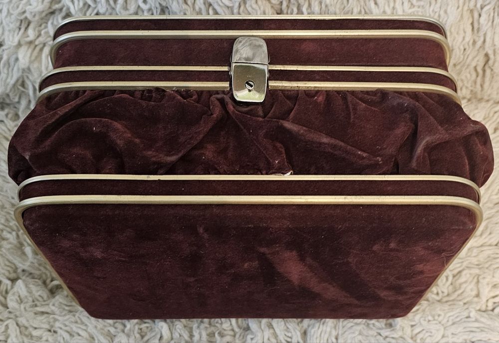 Две куфарчета за бижута, апаратура и др.