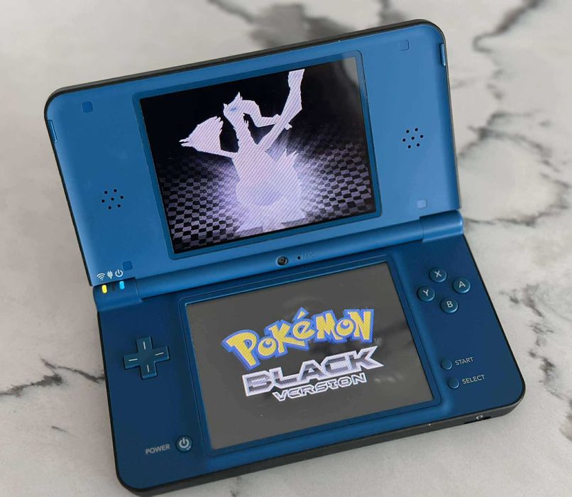 Перфектно Nintendo DSi XL - Blue + 134 игри Нинтендо Pokemon