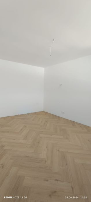 Montator parchet laminat ,stratificat heringbond