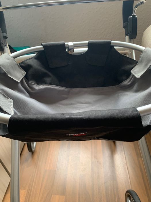 Проходилка с колела за инвалиди