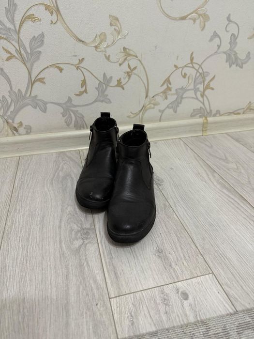 Подростковые ботинки