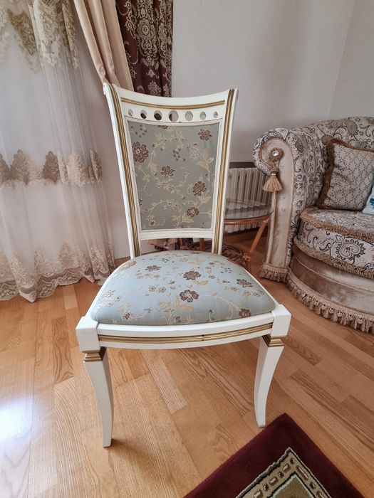 Продам стулья для зала