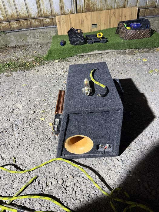 Сабвуфер + усилитель DL Audio Barracuda 1.900 V2 + провода