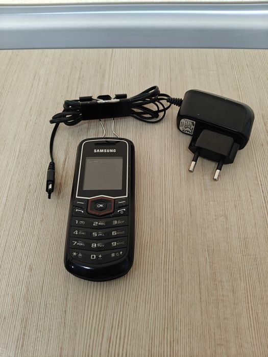 Кнопочный телефон Самсунг
