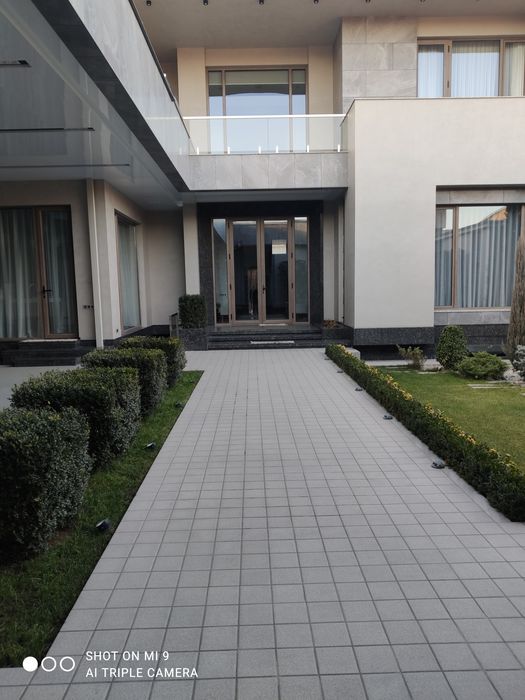 Изготовление и установка стеклянной дверей и витражей из 1 см стйокл