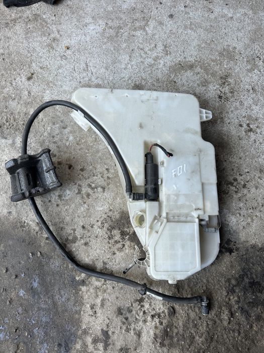 Казанче течност чистачки бмв 7 ,Ф01,(kazanche chistachki bmw 7,F01,F02