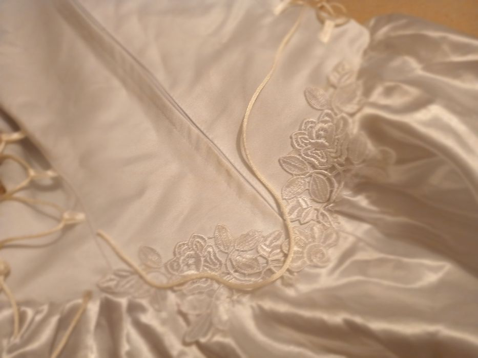 Rochie de mireasă din satin