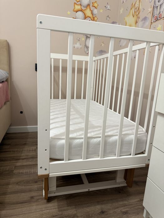 Детская кроватка с матрасом