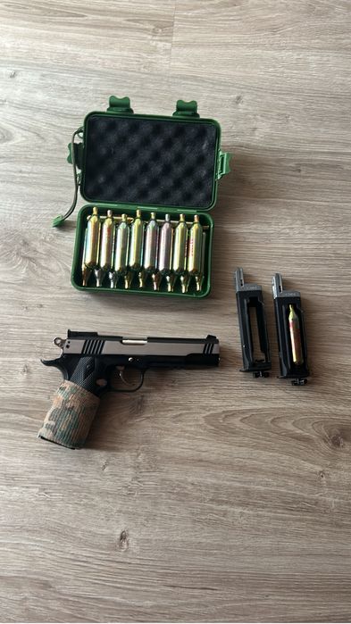 Vand pistol airsoft  pe capsule 1911