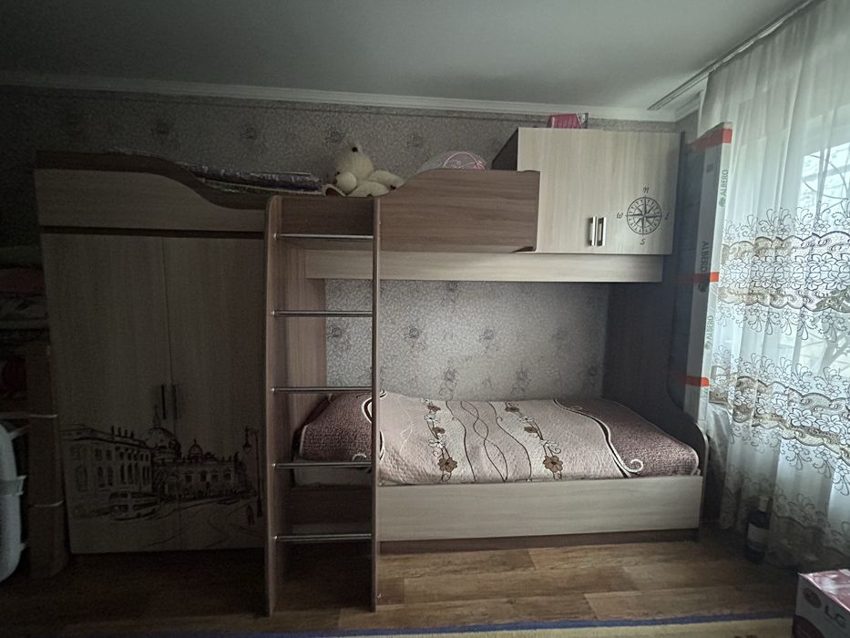 Двухъярусная кровать