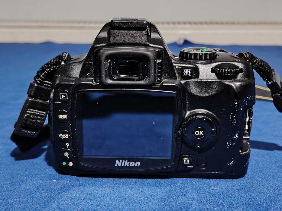 NIKON D40X aparat foto doar corpul, nu cunosc starea nu am baterie