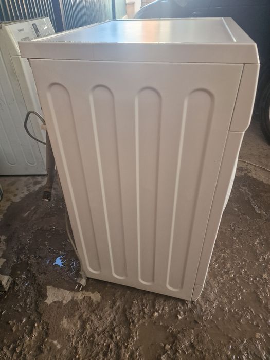 Продаётся стиральная машина  Midea