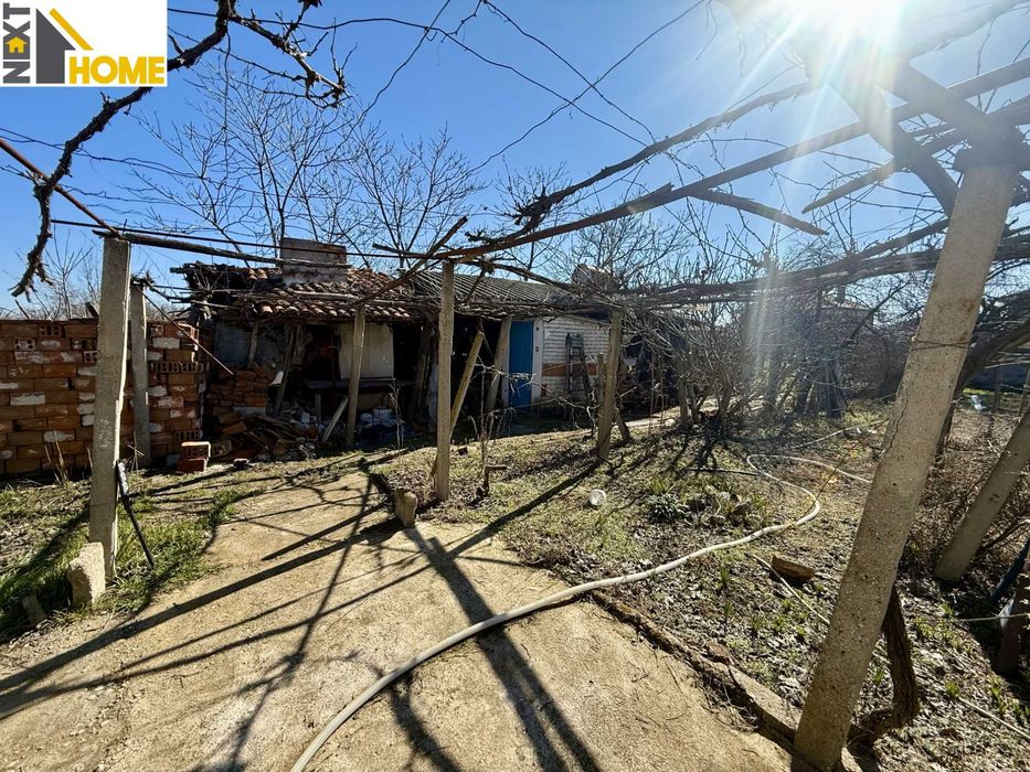 Самостоятелна къща с голям двор