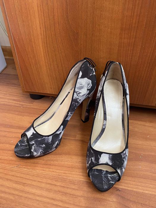 Обувки на висок ток