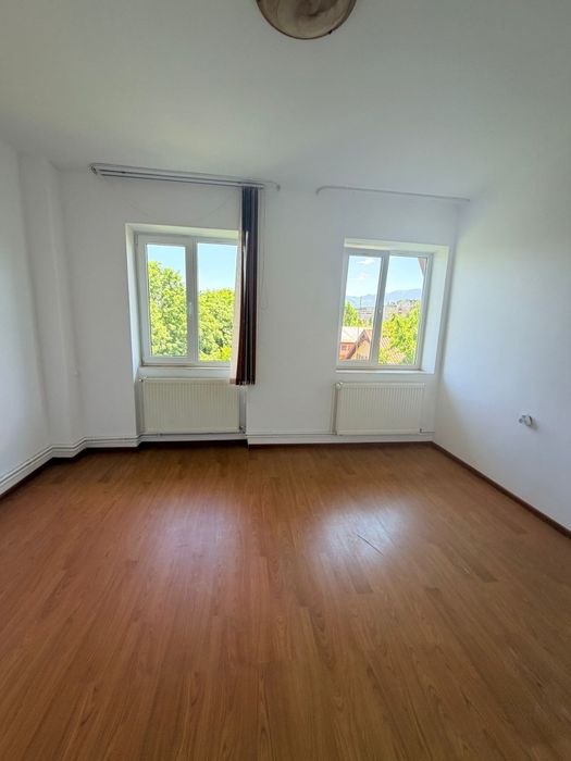 Vand ap 2 cam centru civic 52 mp