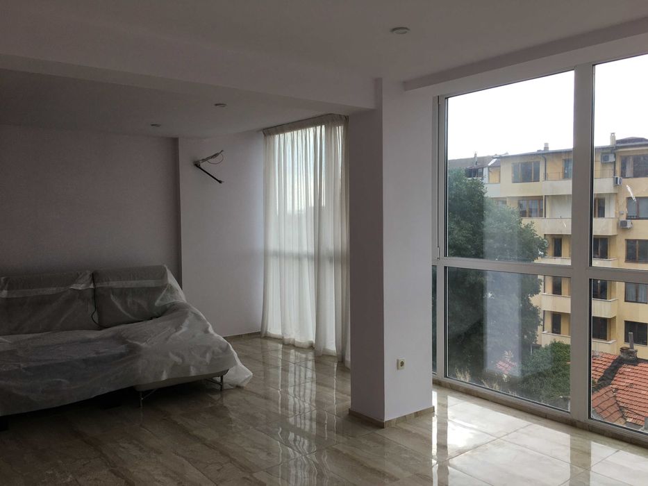 Лукс! Многостаен и Двоен Гараж - 152 кв.метра- Площад Лаврентий