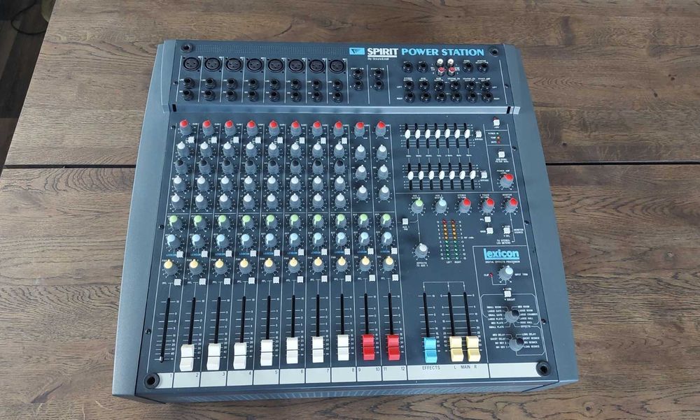 Mixer activ cu putere  Soundcraft Spirit Power Station