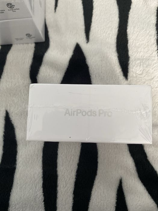 AirPods Pro 3.