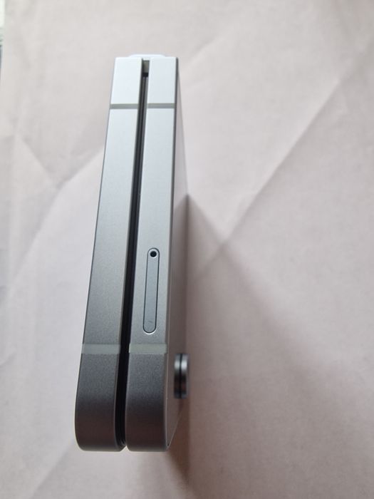 Продавам телефон Samsung Galaxy Z Flip6 5G 512GB 12GB RAM Dual