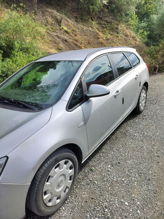 Vând Opel Astra J