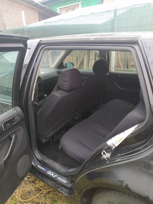 Vând Golf 4 radiat, pentru piese de schimb !