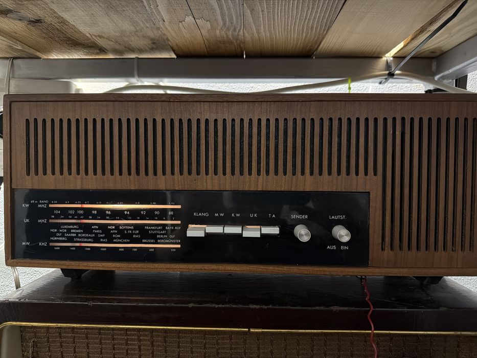 Radio pe lampi Intel