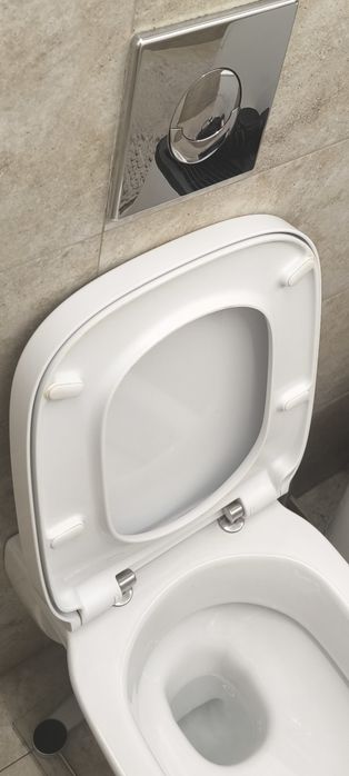 Capac WC Roca The Gap Square
