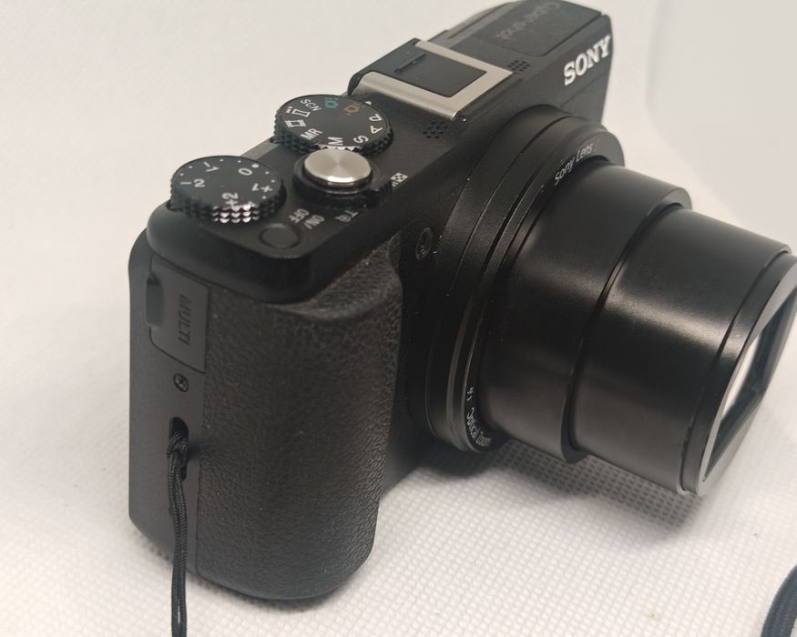 Sony Cyber-shot DSC-HX60V – compactă premium cu zoom 30x