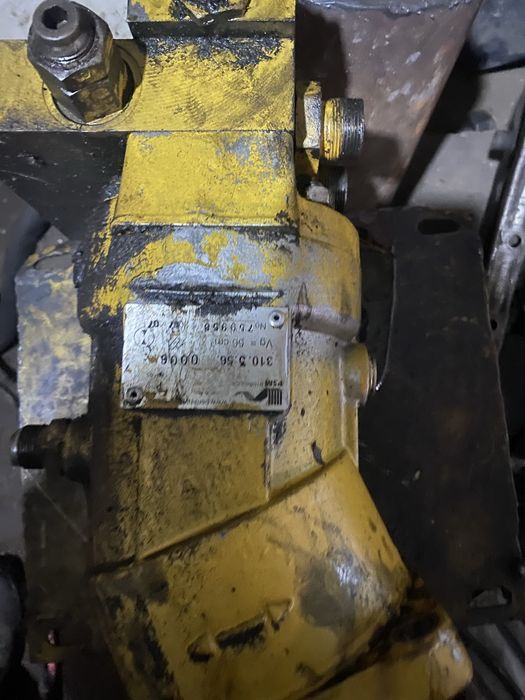 Продаю насос на эксковатор.