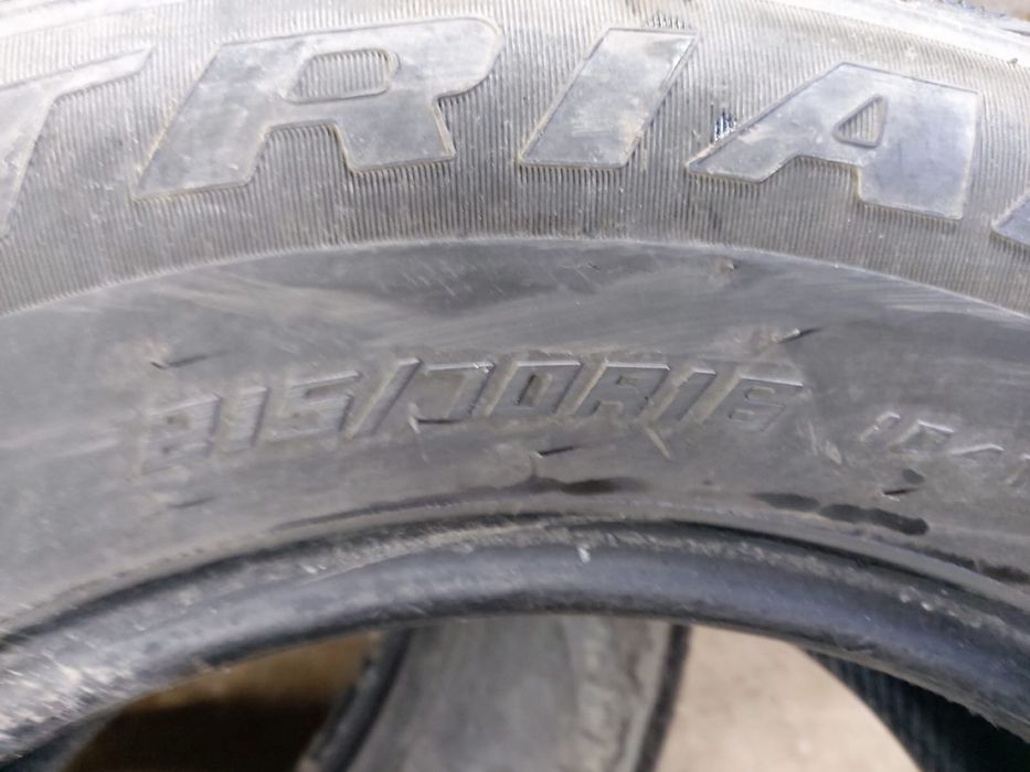 Продам комплект зимних авто шин