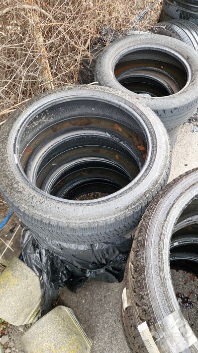 Продавам гуми автомобилно