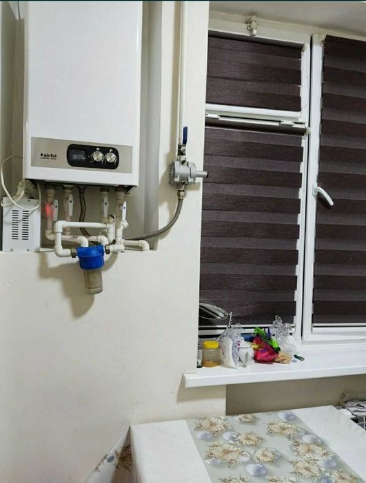 Uy sotiladi Sergeli 6A 13-dom 7 qavat domning 4-etaji 2 xonali uy