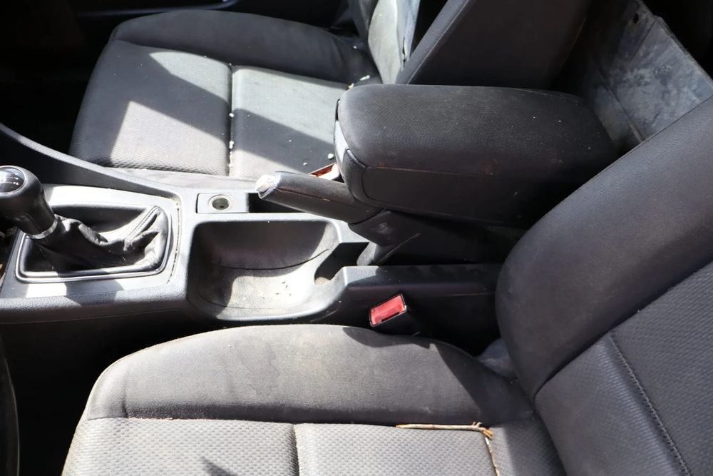 Cotiera Audi A4 2004 1.9 TDI MT (115 hp)