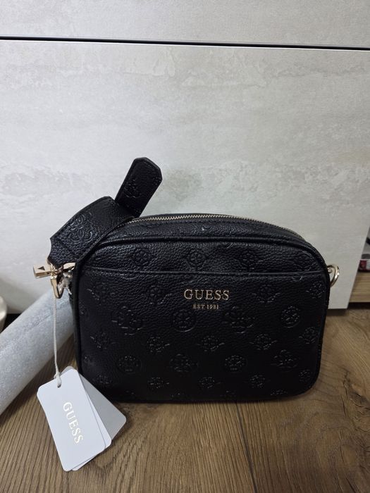 Дамска чанта guess